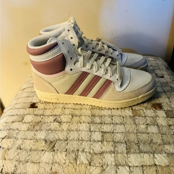 Womens Adidas Magic Mauve New size 8.5 New!! - Picture 3 of 10